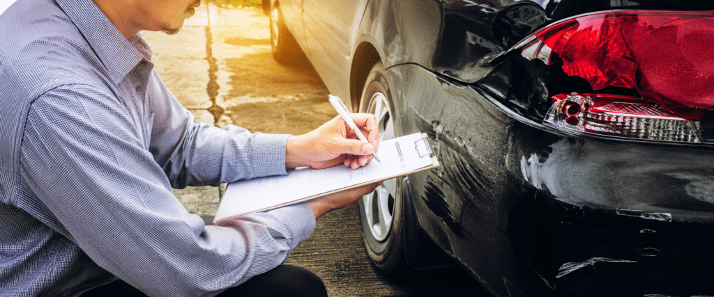 Qué es obligatorio llevar en el coche en España en 2026